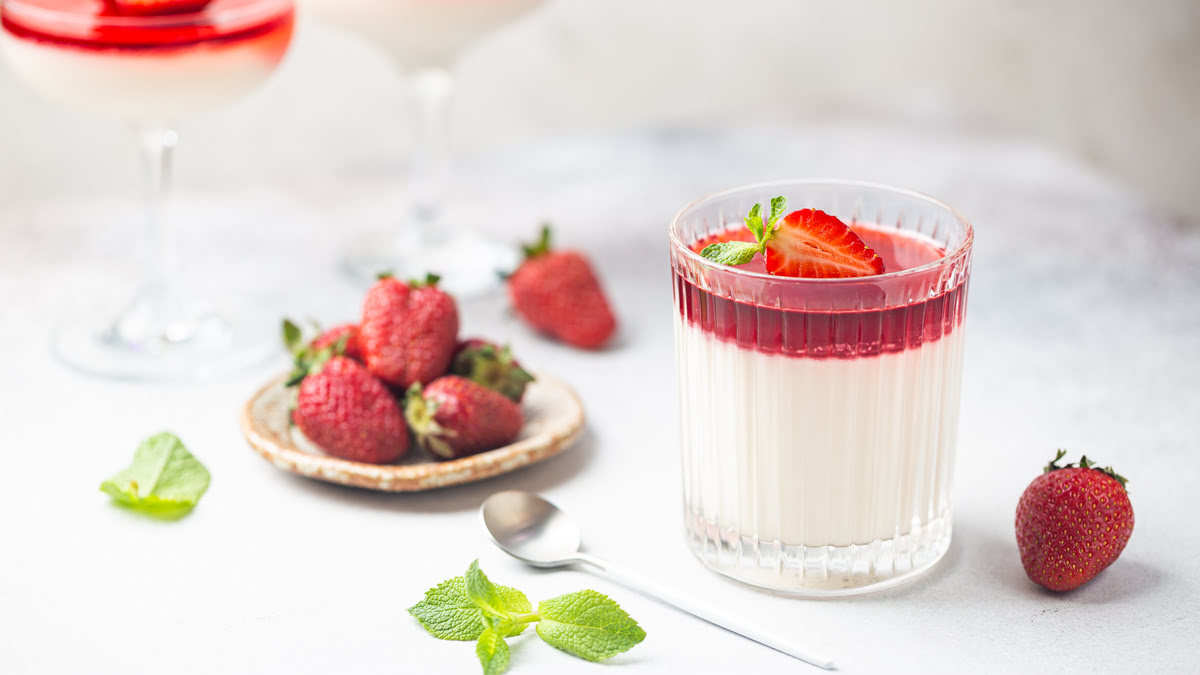 Panna Cotta | Co to jest, skąd pochodzi, przepisy